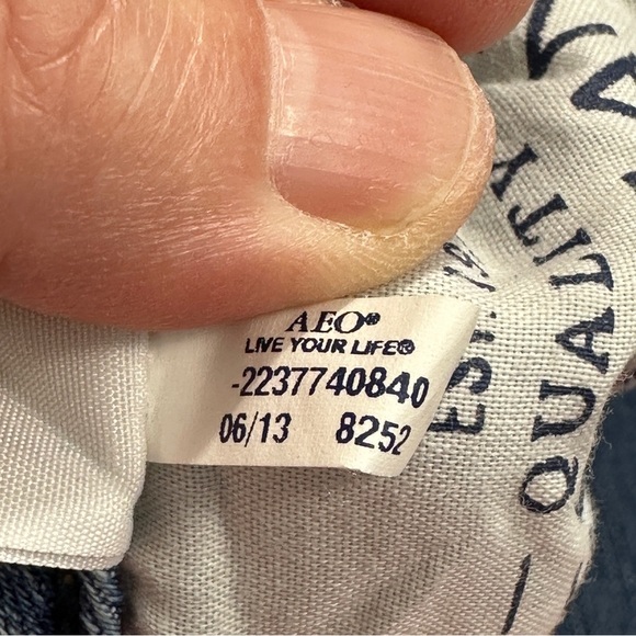 American Eagle distressed jeans, size 2 extra long, straight stretch - Picture 7 of 9